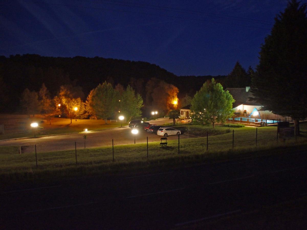 Le Domaine De L'Etang De Sandanet Issac Exterior photo